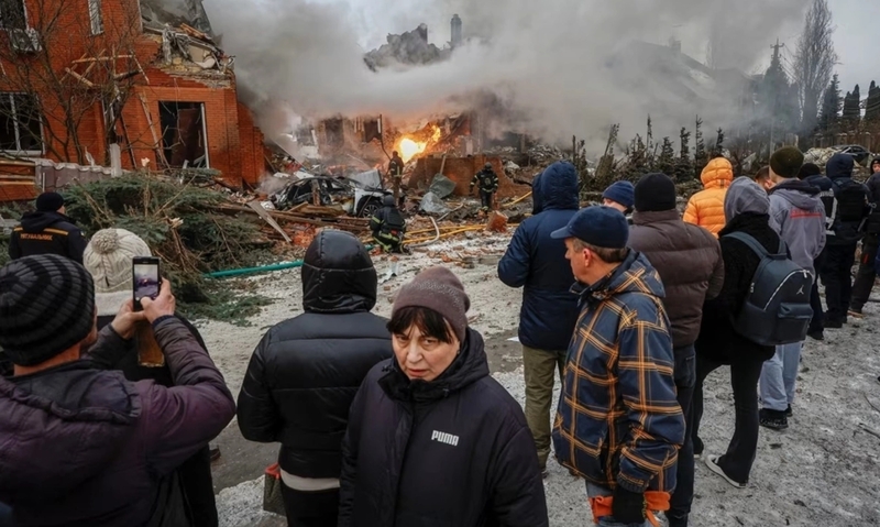 Dân thường Ukraine tiếp tục chịu ảnh hưởng nặng nề từ không kích, sơ tán và hạ tầng bị phá hủy. 