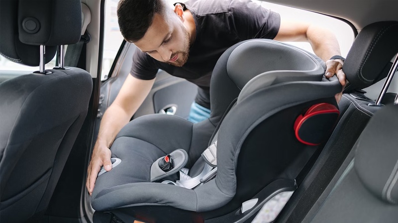 Người lái xe có trách nhiệm đảm bảo trẻ em ngồi đúng vị trí và sử dụng thiết bị an toàn phù hợp. 