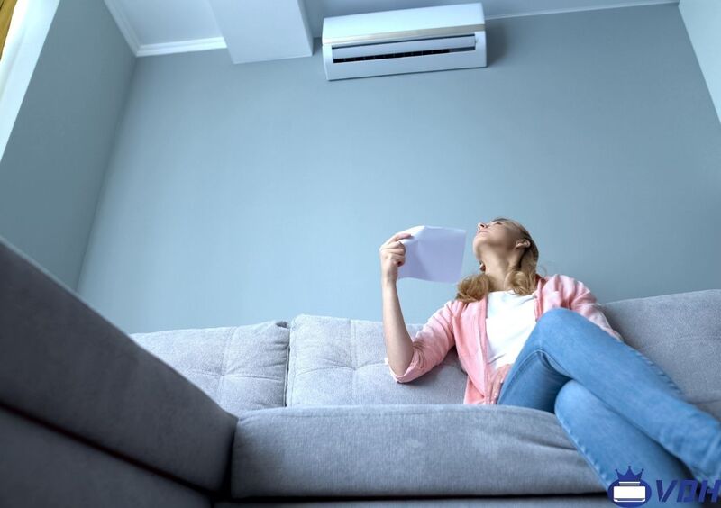 Nguồn điện yếu có thể khiến máy nén và cục nóng hoạt động kém, làm điều hòa không mát. 