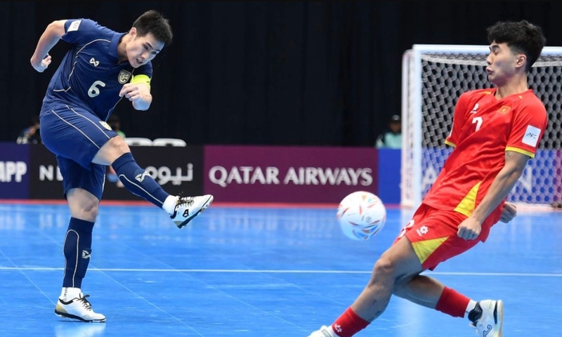 Dứt điểm trong futsal cần nhanh, bất ngờ và chính xác do không gian thi đấu rất hẹp. 