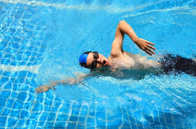 Bơi sải giúp tối ưu hóa tốc độ và đưa nhịp tim vào vùng đốt mỡ lý tưởng.